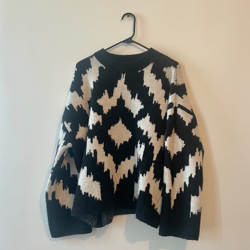 H&M Black and White Graphic Sweater